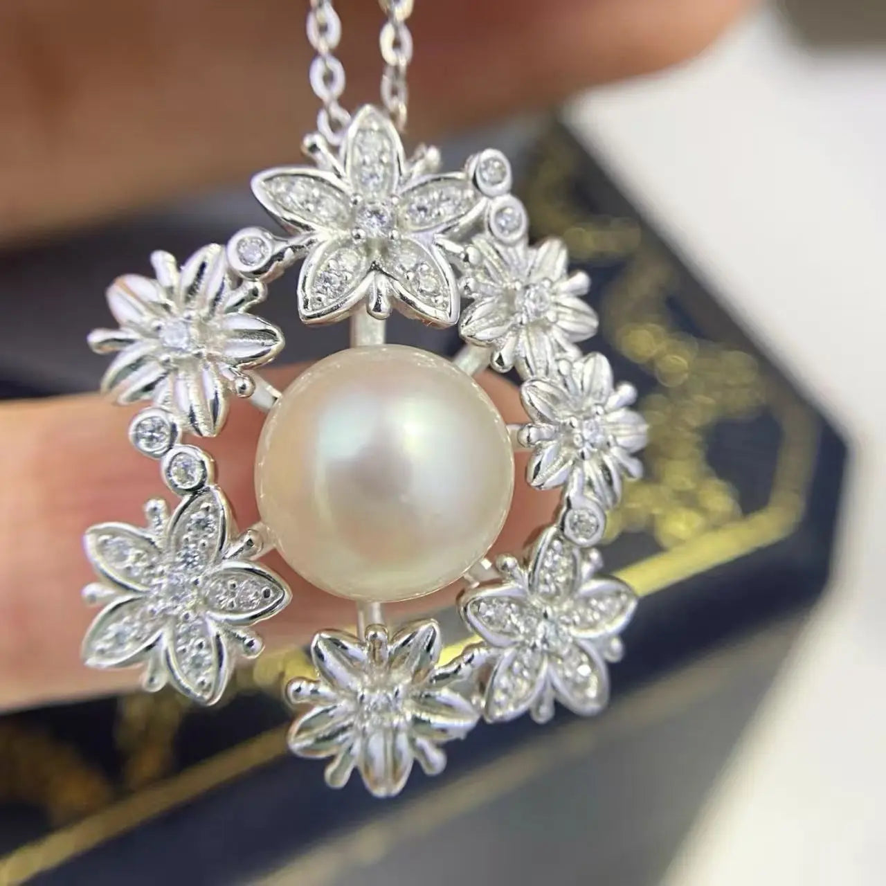 925 Sterling Silver Pendant Necklace Flower Happiness Design 9mm White Bread Pearl Platinum/18K Gold Plated Trendy Women's