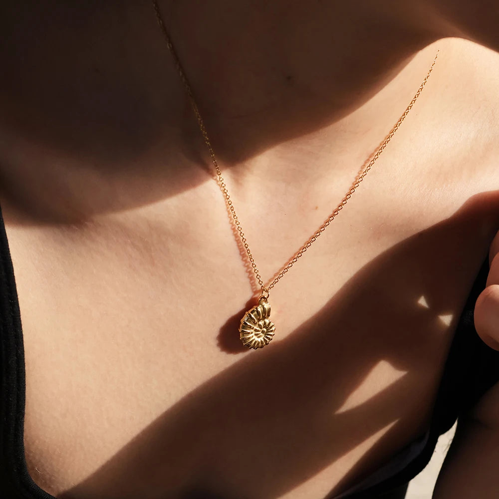 New Arrival Cute Fashion Beach Conch Snail Shell Charm Pendant Chain Necklace Non Tarnish Jewelry for Women Girls