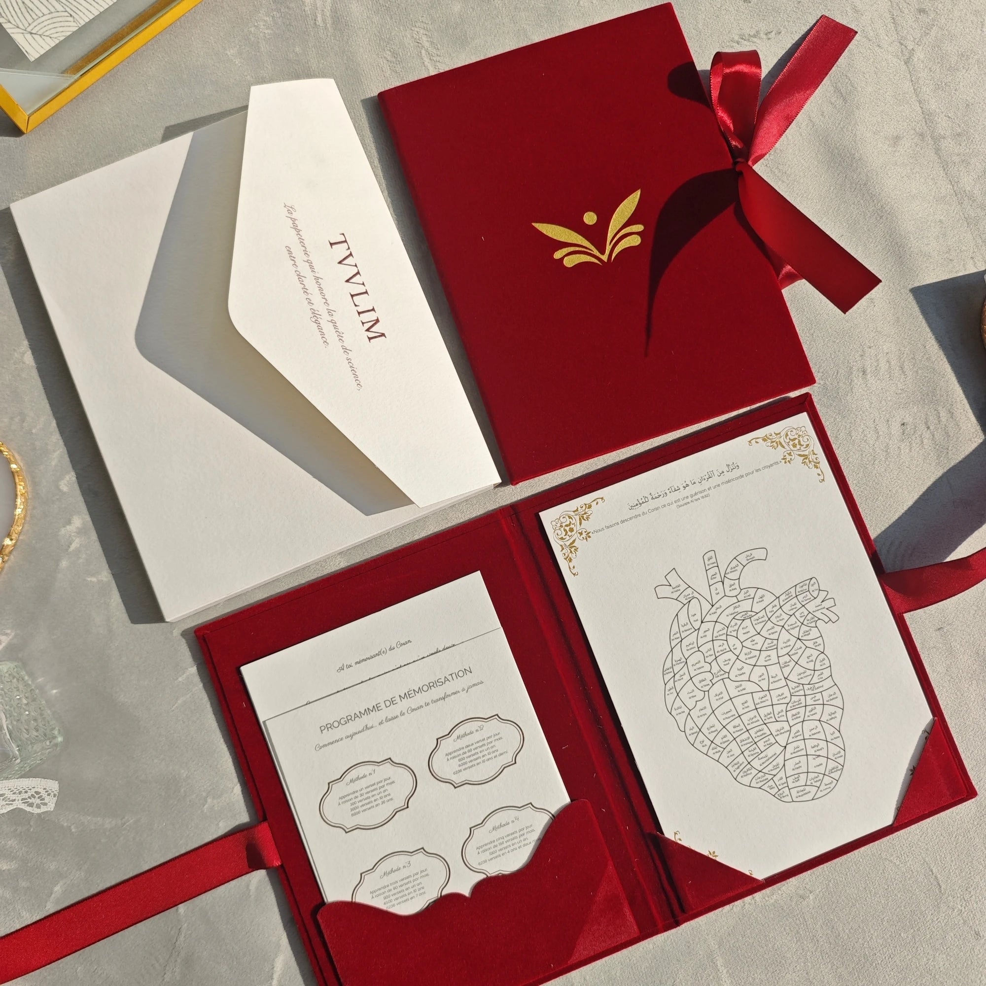 Red Luxury Gold Foil Velvet Hardcover Folders Cotton Paper Wedding Invitations With Envelope and Detail Rsvp Card