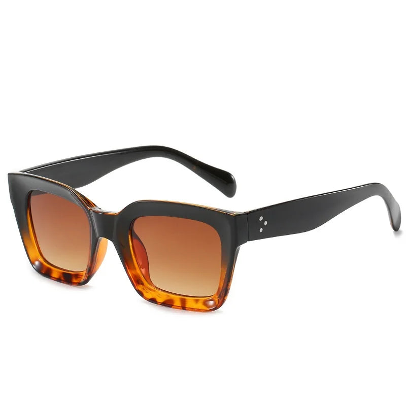 New Style Fashion Eyeglasses Wholesale Sunglasses Ladies Women Hot Fashionable Women Retro Sunglasses