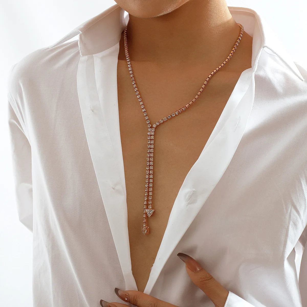 Fashionable Delicate Necklace Unique and Elegant Claw Y-Chain Collarbone Necklace with a Cool and Subtle Style for Women