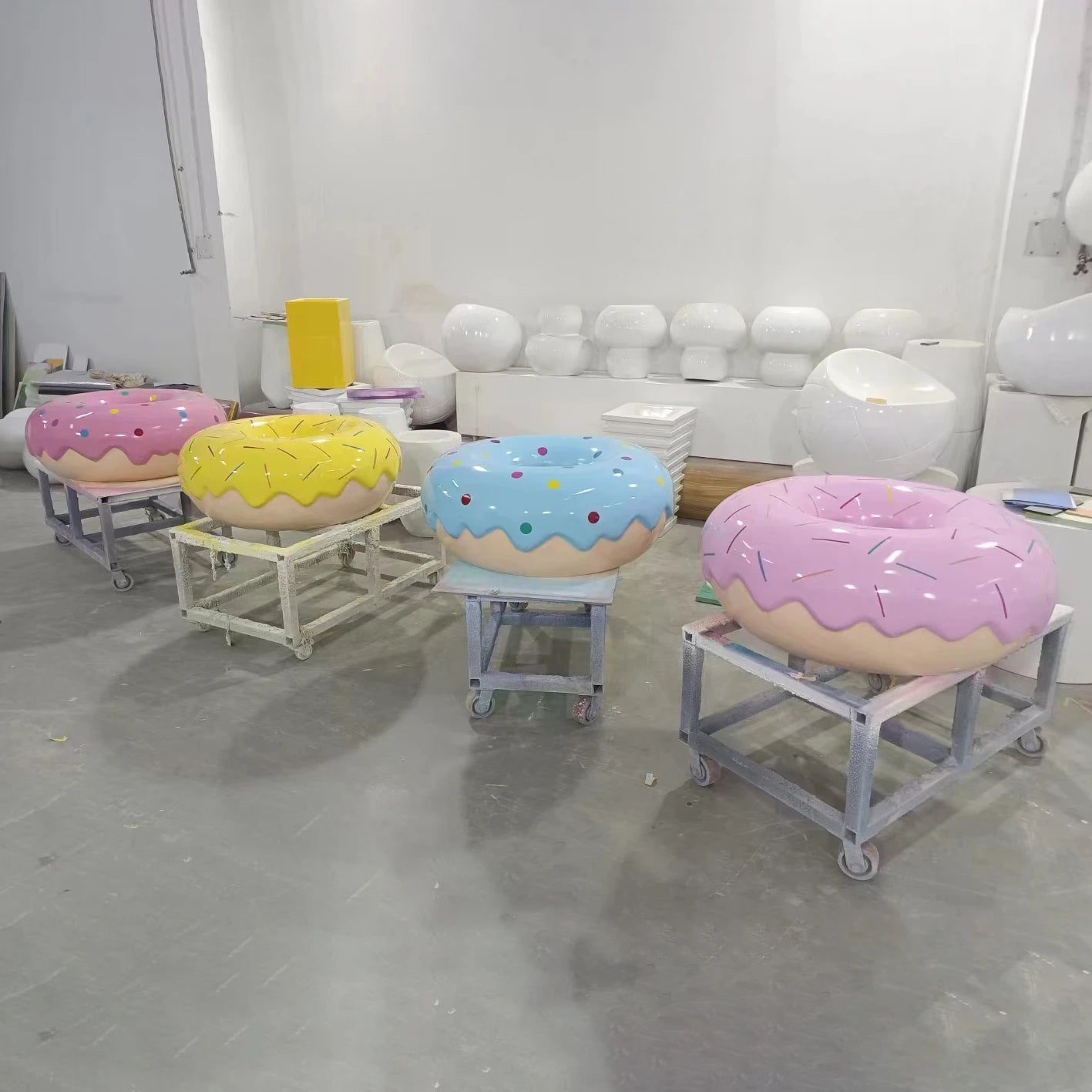 Hot Sale Pastel Colors Fiberglass Giant Candy Donuts Christmas Big Ornaments Birthday Decoration