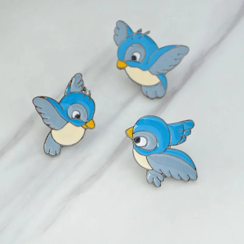 Brooch Cartoon Badge Flying Bird Pins for Clothes Wholesale Metal Bird Alloy Anime Pin Enamel Blue Souvenir Wedding Zinc Alloy