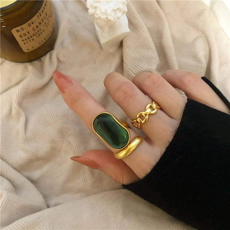 2021 Luxury Vintage Gold Plated Women Finger Ring Antique Romantic French Style Emerald Gemstone Ring for Women