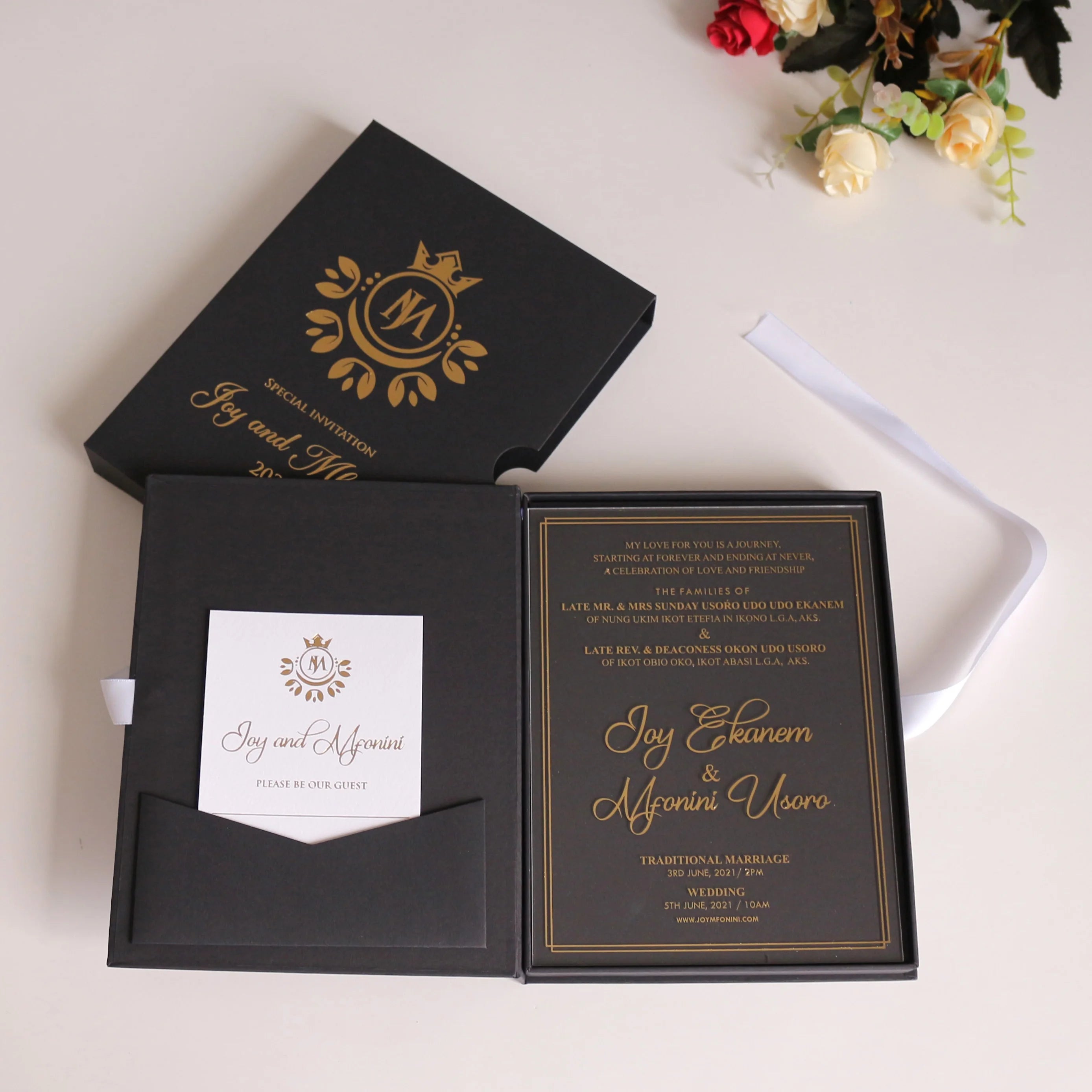 Custom Handmade Elegant Black and Gold Foil Thermal Transfer Printed Monogram Luxury Paper Wedding Hardcover Invitation Box