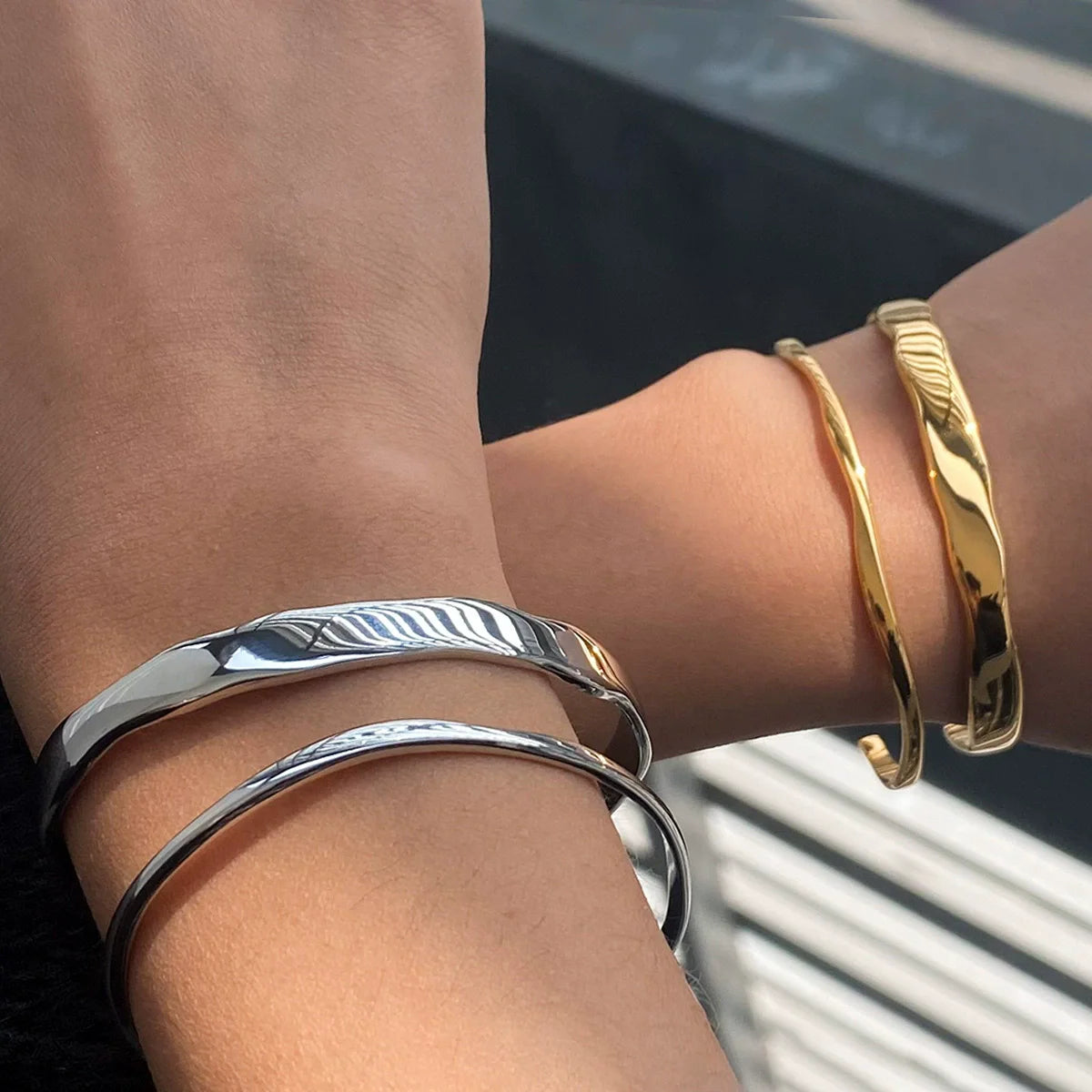 Wholesale Chunky Hollow Thick Stainless Steel Bracelet & Bangle High Polished 18k Gold Plated Open Design Cuff Bangle for Women