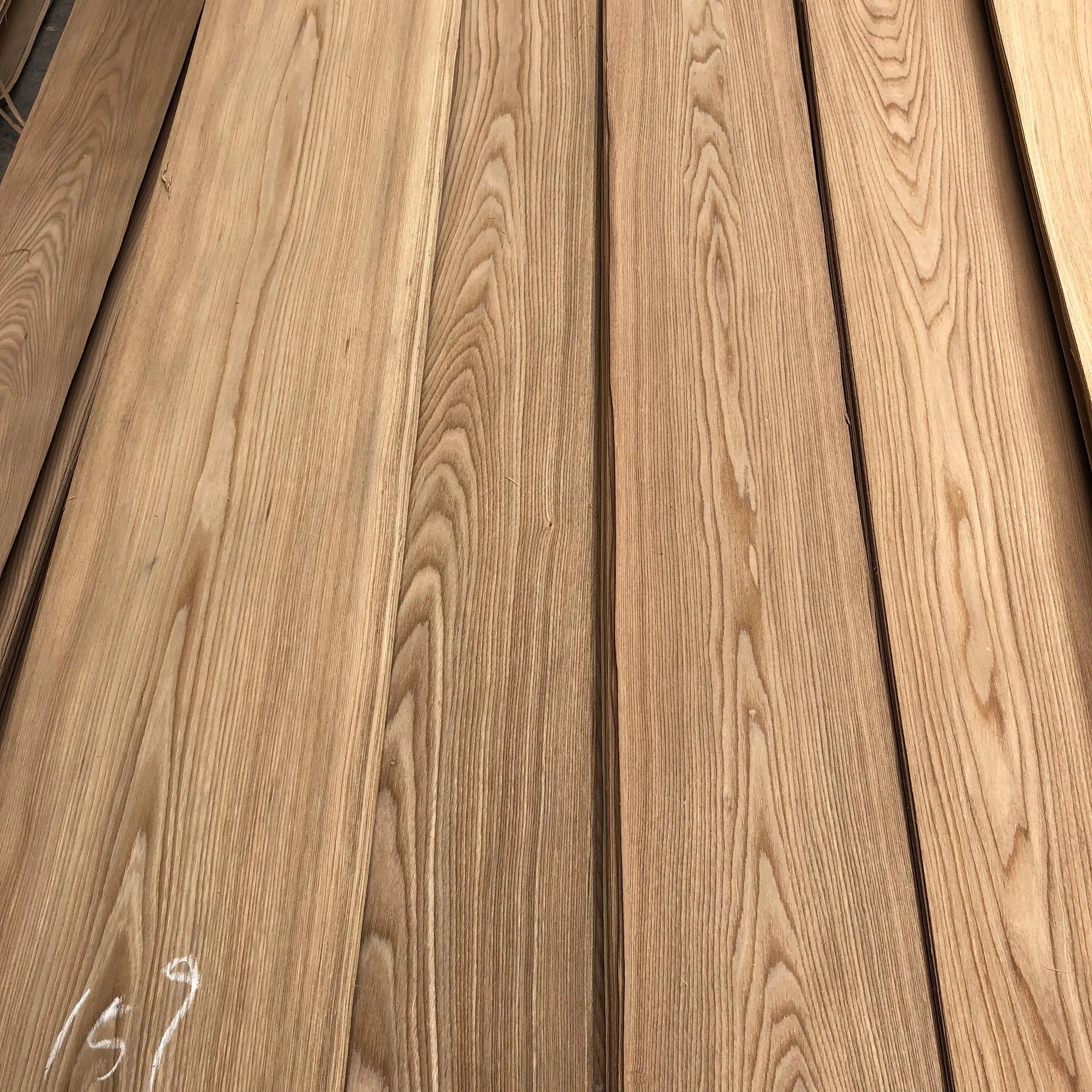 Factory Supply 0.5mm Natural Elm Veneers Wood Sheet AA Grade Mountain/Straight Grain Natural Elm Wood Veneers for Flooring