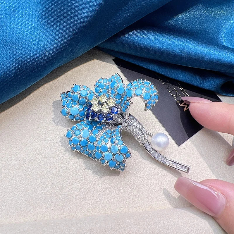 2025 Wholesale Luxury Lady Carnation Flower Turquoise Zircon Fine Jewelry Brooch Mother's Day Gift Pearl Custom Pin
