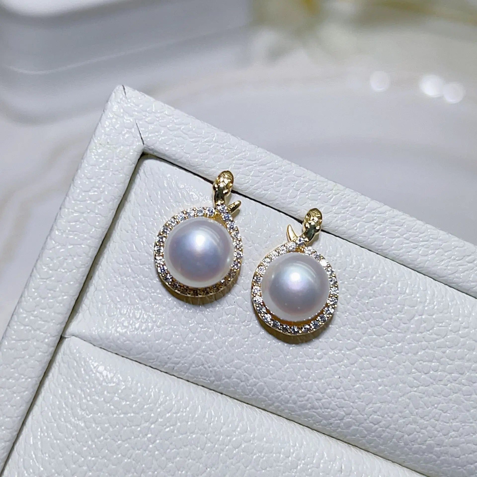 Cute Lucky Zircon Snake Design Freshwater Pearl Stud Earrings Premium Quality Stud Earrings for Women