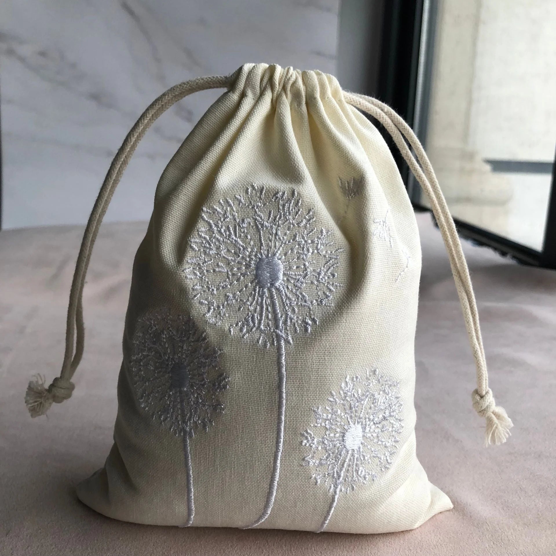 15*20 cm  Cotton Linen Gift Drawstring Pouch Embroidery Logo Linen Drawstring Packaging Bag