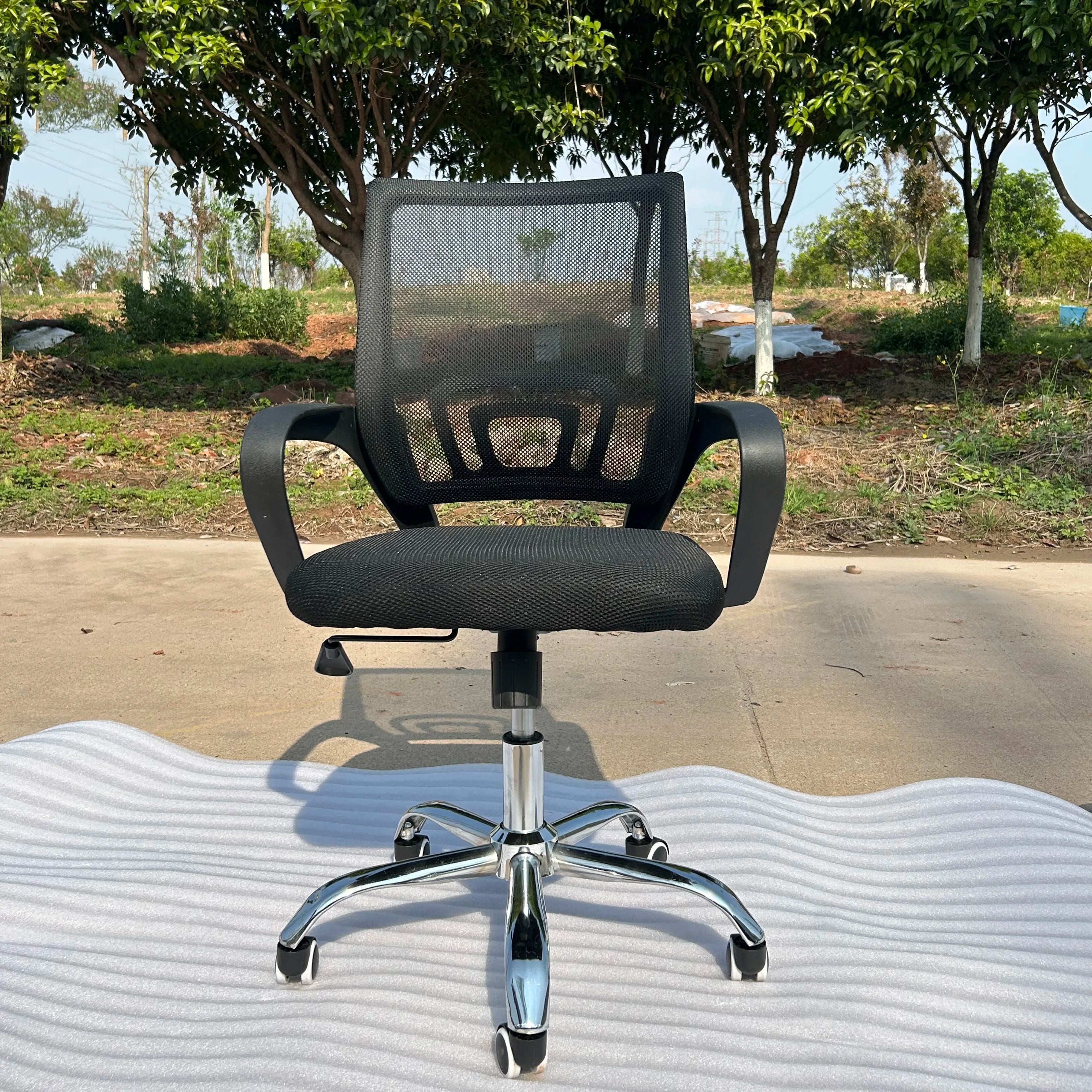 Tongli Comfortable High Back Mesh Swivel Office Chair Executive Staff with Footrest Armrest Modern Design Adjustable Headrest