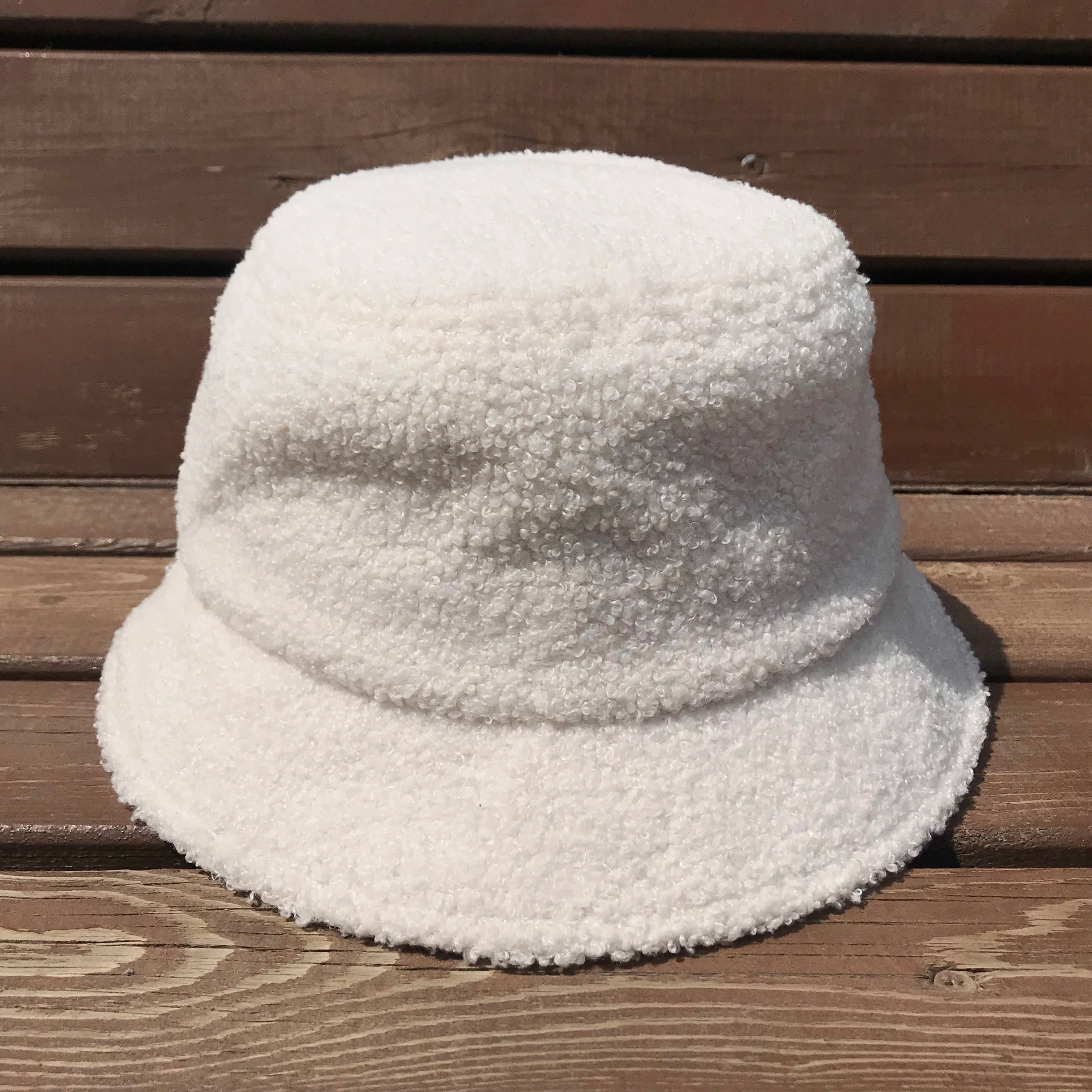 Wholesale New Designer Custom Fisherman Caps Cartoon Pattern Logo Bucket Hats Velour for Cycling Casual Daily Wear Fake Lamb Fur