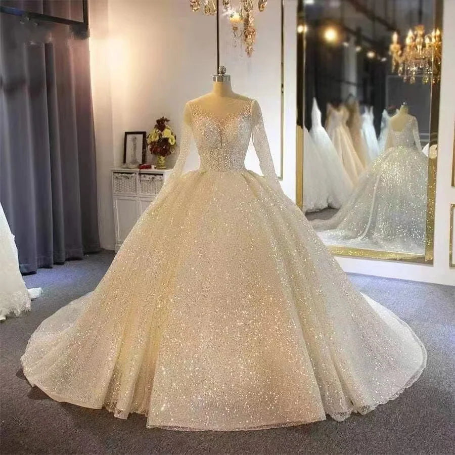 Latest Model Women's Elegant V-Neck Bridal Wedding Dress Plus Size Ball Gown with Lace Decoration