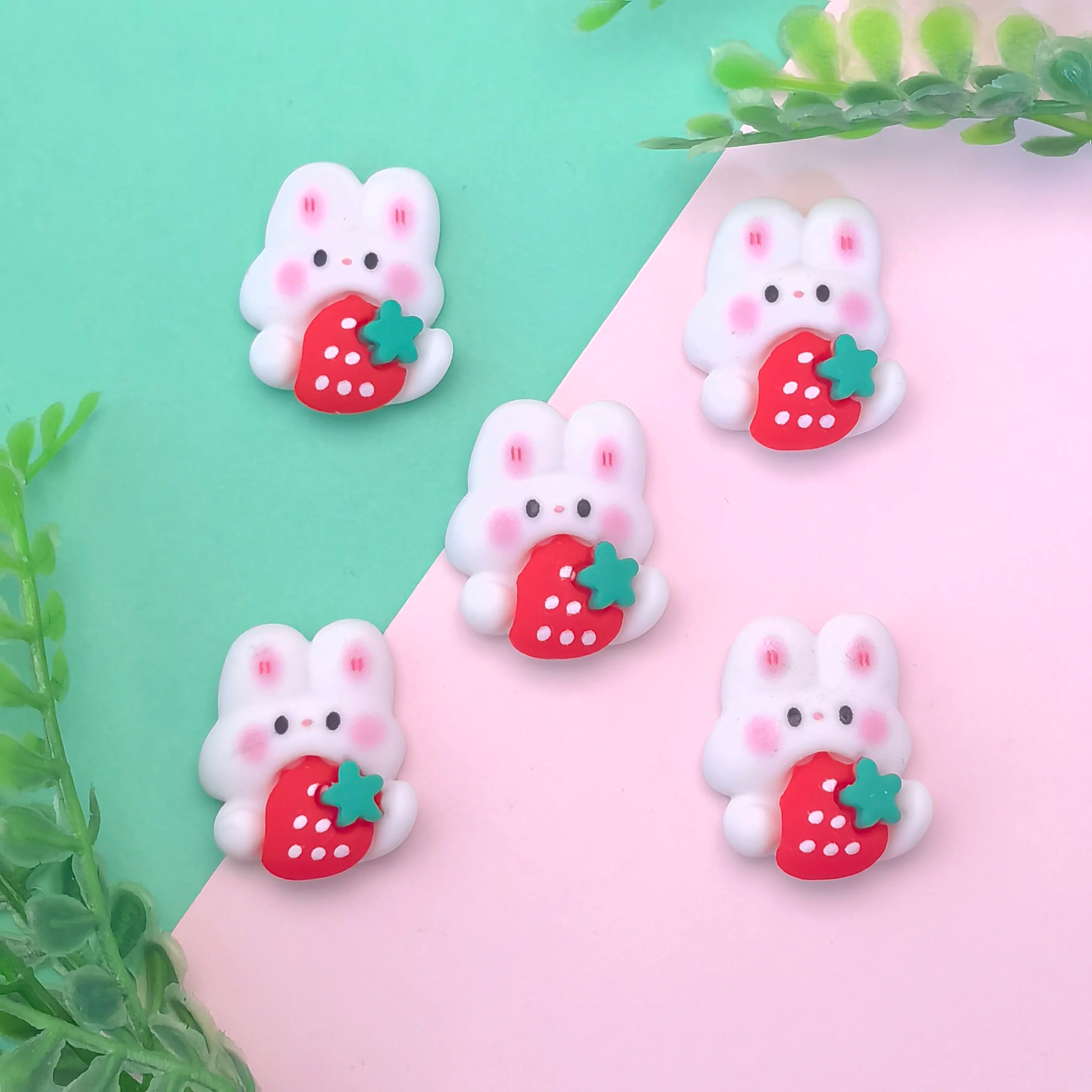 100Pcs Mini Cartoon Cute Strawberry Rabbit Flat Back Resin Cabochon Scrapbook Kawaii DIY Embellishments Charm Decor Accessories