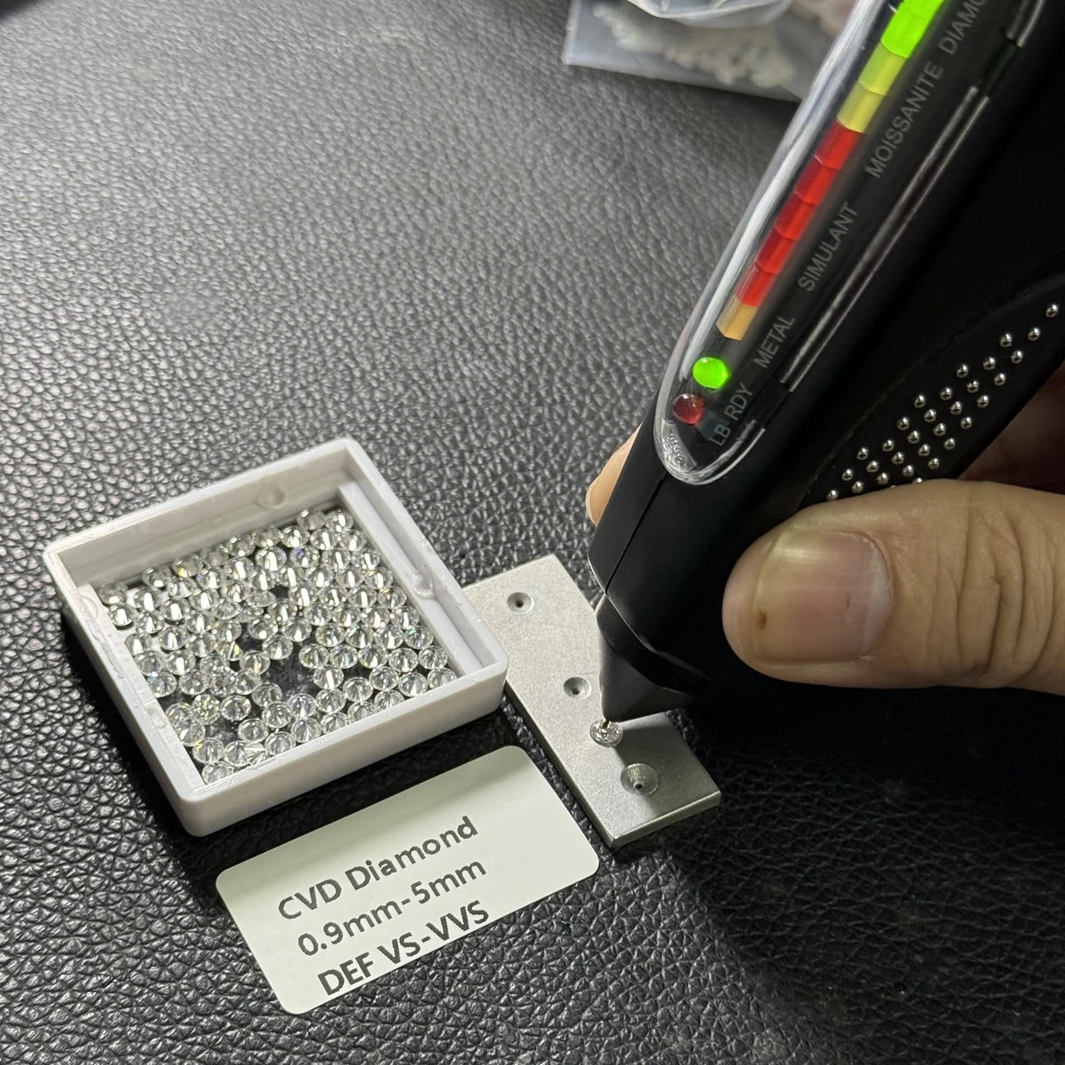 HQ GEMS Pass Diamond Test 0.01carat 1.3mm DEF VS VVS  Diamond Gemstone Lab Grown CVD Diamond Price Per Carat