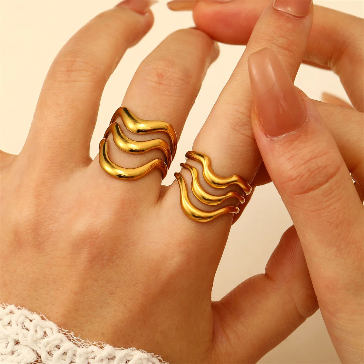 Waterproof Stainless Steel Hollow Out Wave Rings for Women Trendy Ladies Daily Finger Ring Wholesale Fashion Jewelry Accessories
