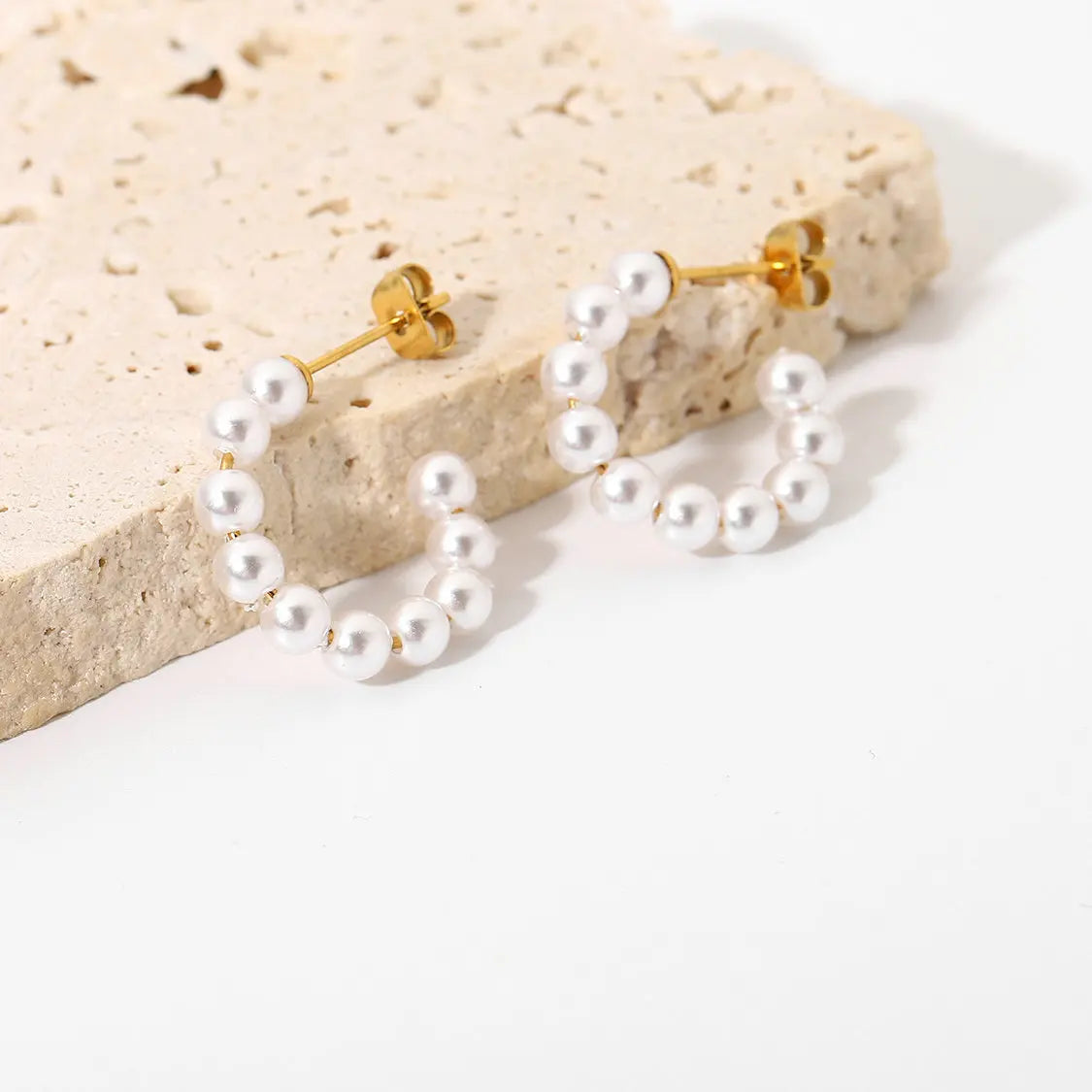 Fashion Pearl Beaded Jewelry Ins CC Circle Stud Earrings 18K Gold Stainless Steel Pearl Hoop Earrings for Women YF2362