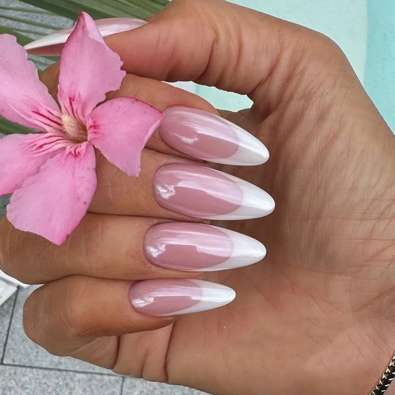 Wholesale 30 Pcs French Minimalist High-end Feel Coated Short Almond Shape Acrylic Press on Nails Customize False Nails GD09