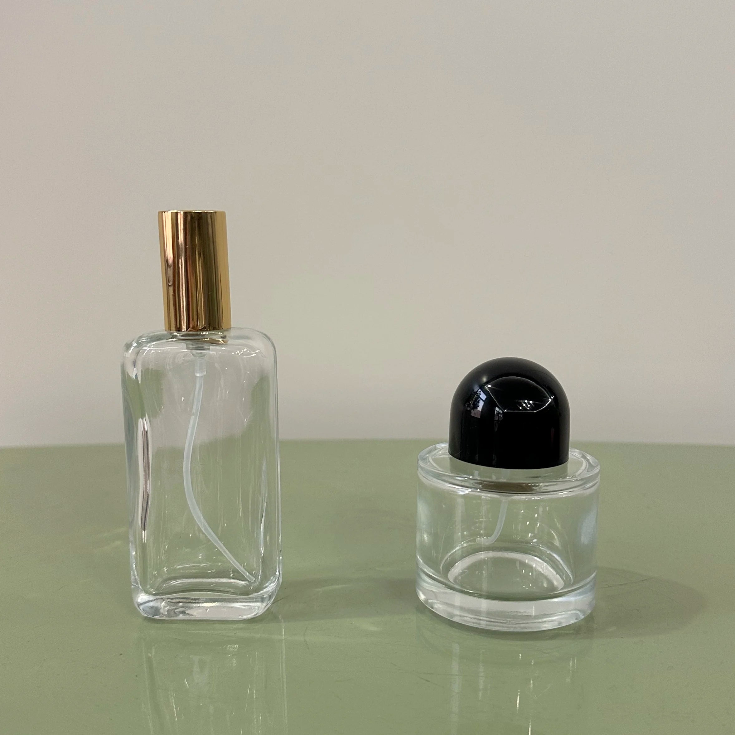 Customizable Color 30ml/50ml/100ml Refillable Frosted Glass Perfume & Face Cream Spray Bottles Screen Printed Logo Crown Cap