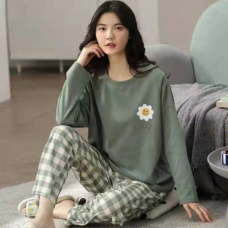 Women's Fashion Satin Printed Pajamas Set Soft Comfortable Long Sleeve Sleepwear for Home and Outdoor Wear in Autumn