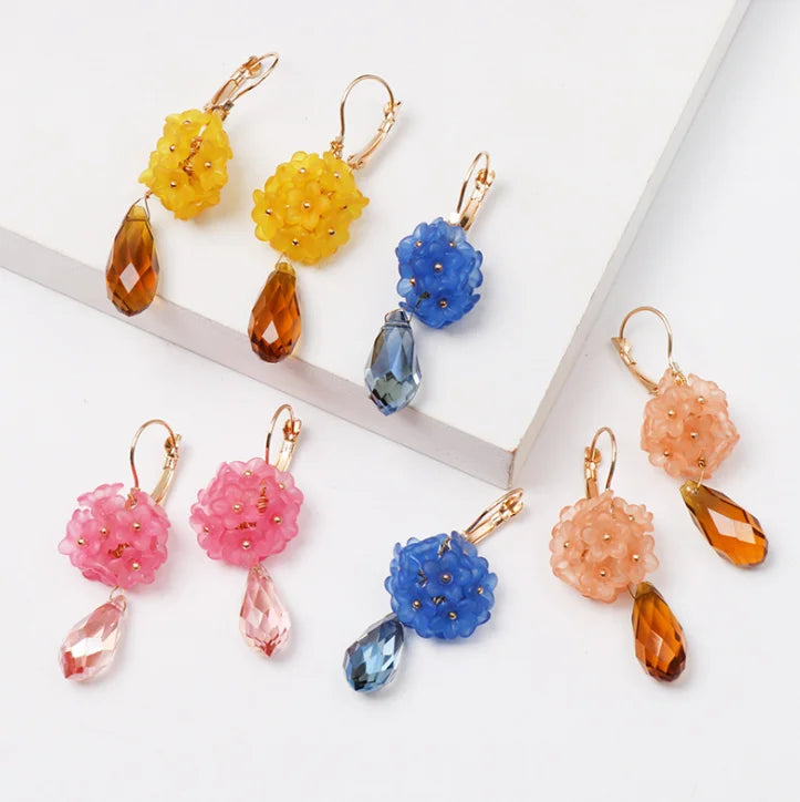 HOVANCI Hawaiian Sweet Cute Female Acrylic Earrings 7 Acrylic Flower Earrings Faux Diamond Dangle Earrings