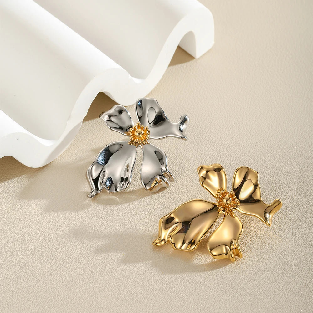 Wholesale Women Golden Flower Earrings European and American Retro Metal Stud Earrings Temperament Earrings