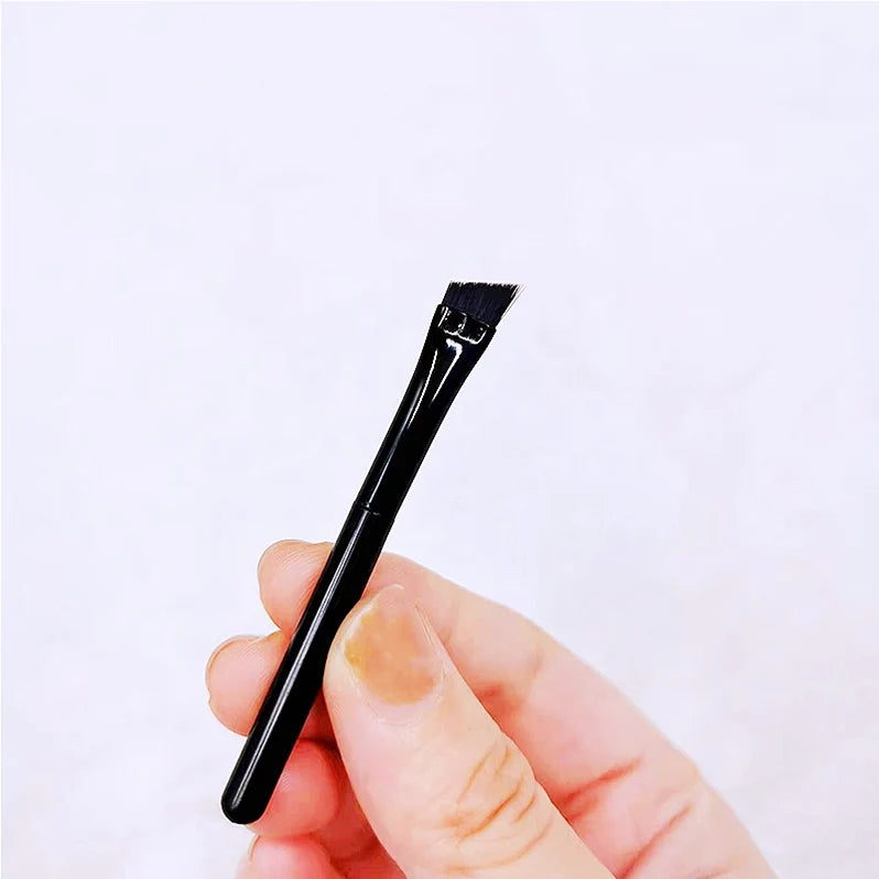 Wholesale Small Eye Shadow Eyebrow Brush Slanted Soft Synthetic Bristles Angled Eyebrow Makeup Brush