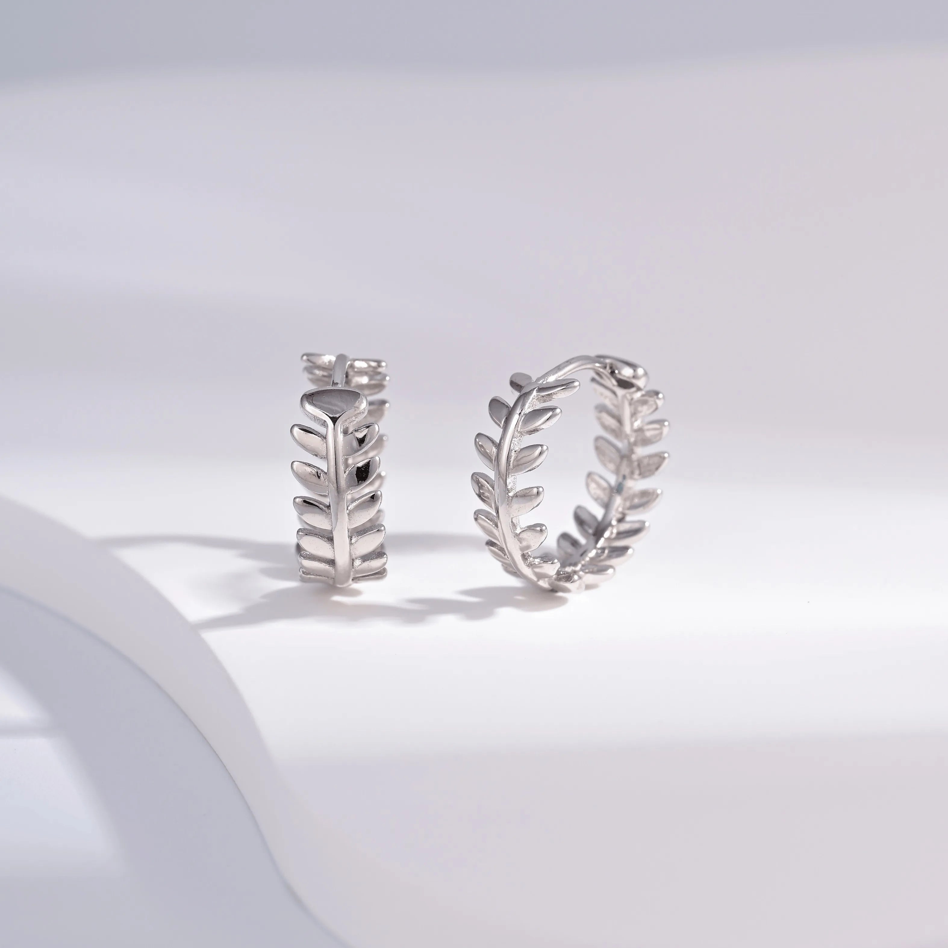 Wholesale Earrings Jewelry Rhodium Plated Round Olive Branch Leaf Huggie 925 Sterling Silver Fine Jewelry Earrings