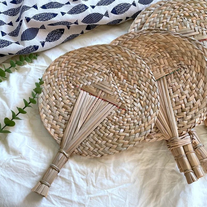 Y-Z Stylish Woven Artisanal Palm Leaf Handfan Straw Iraca Hand Fan Decor Wedding Handheld Fans