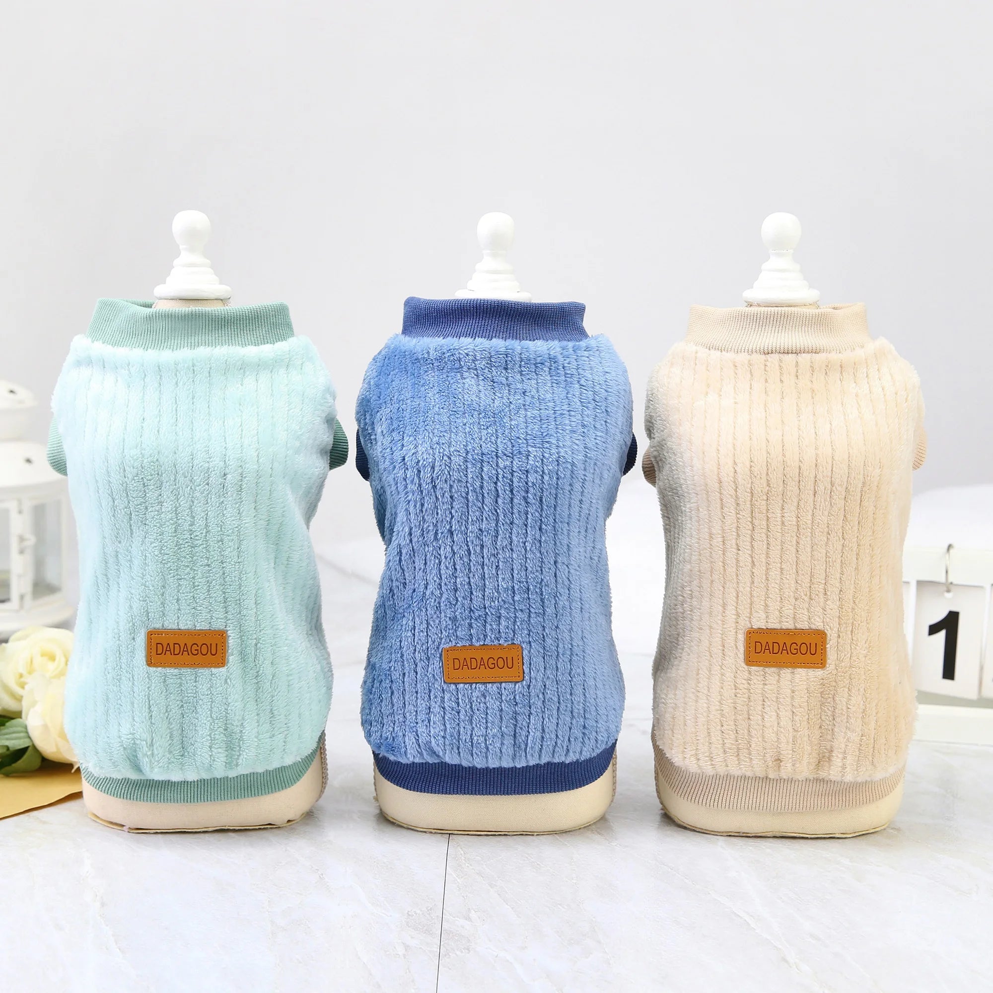 Factory New Classic Fashion Funny Soft Warm Dot Dog Sweater Luxury Pet Dog Clothes for Autumn Winter