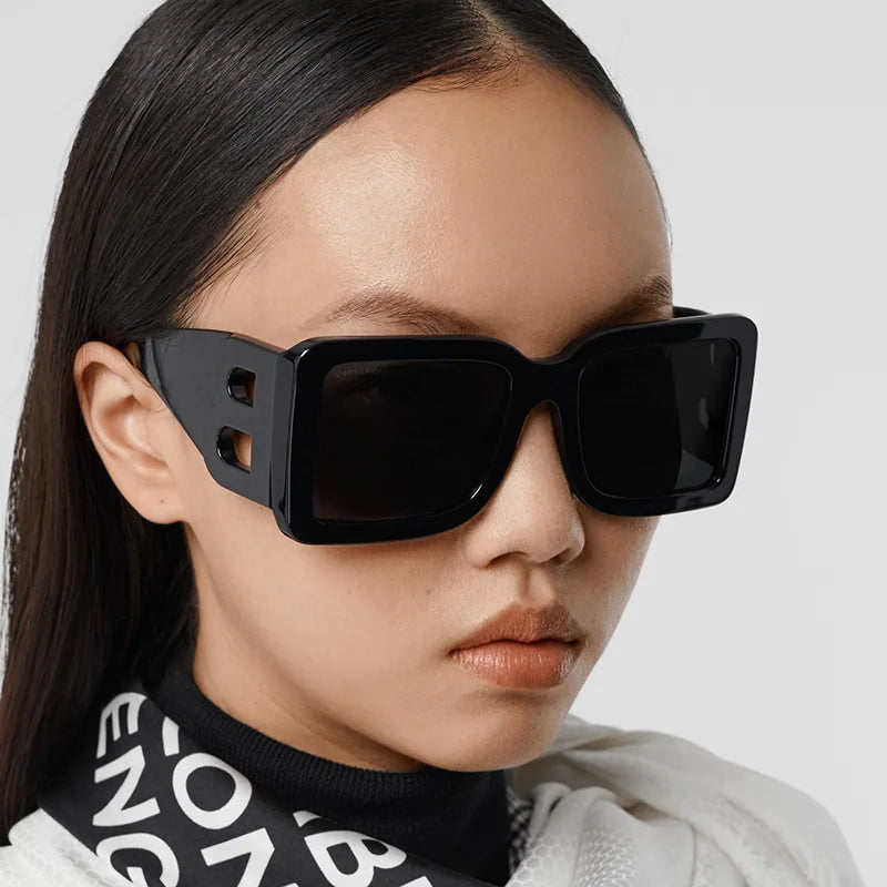 Classic Brown Luxury Brand Women's Sunglasses Trendy Designer Square UV400 PC Frame Retro B-Decorative Shades