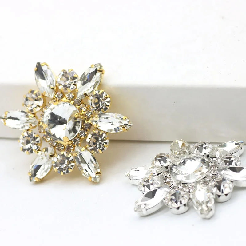 White Flower Shape Crystal Glass Rhinestone Flatback Sew on Buckle for DIY Wedding Decoration