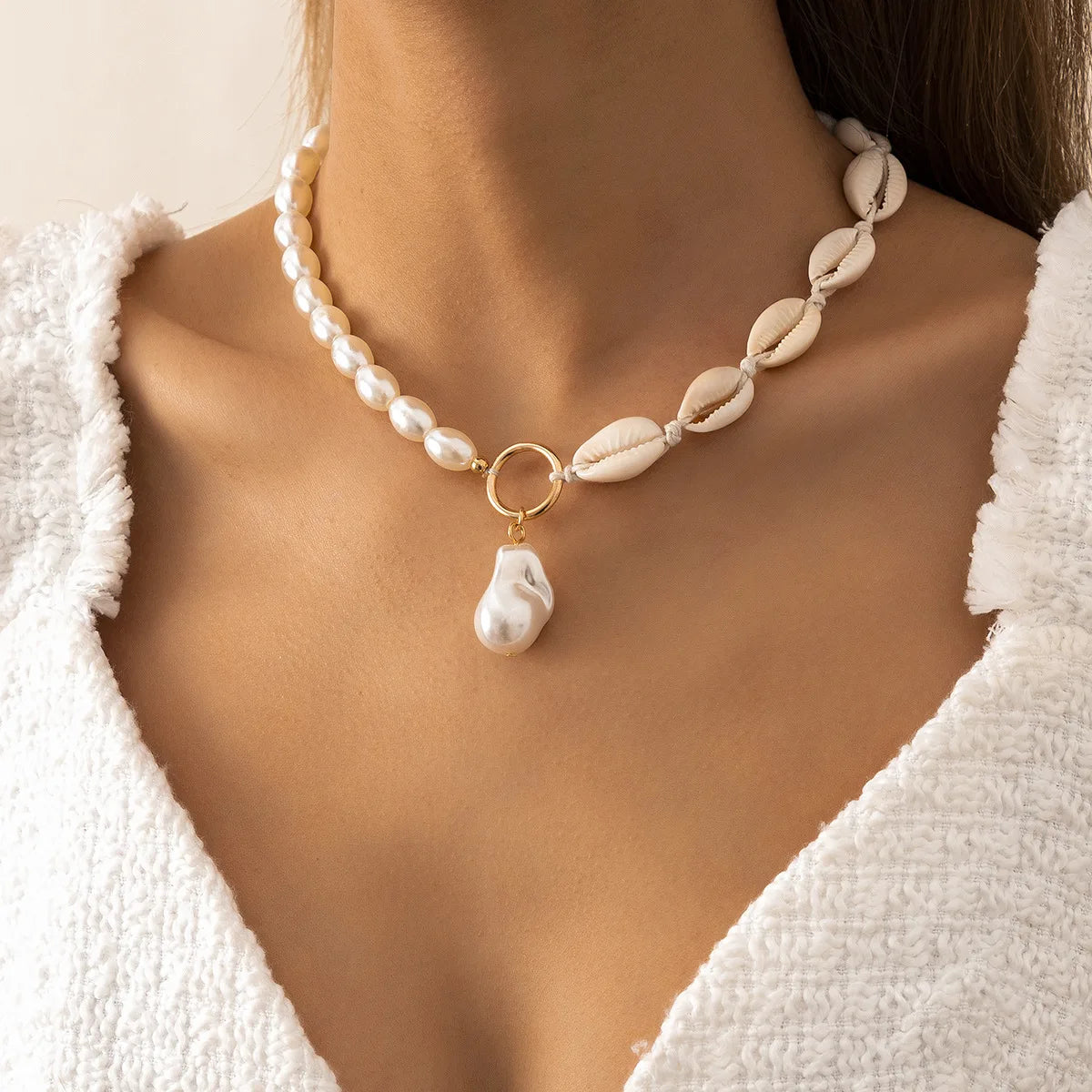 Lateefah OEM Shell Splicing Necklace Single Layer Baroque Pearl Pendant Necklace Jewelry