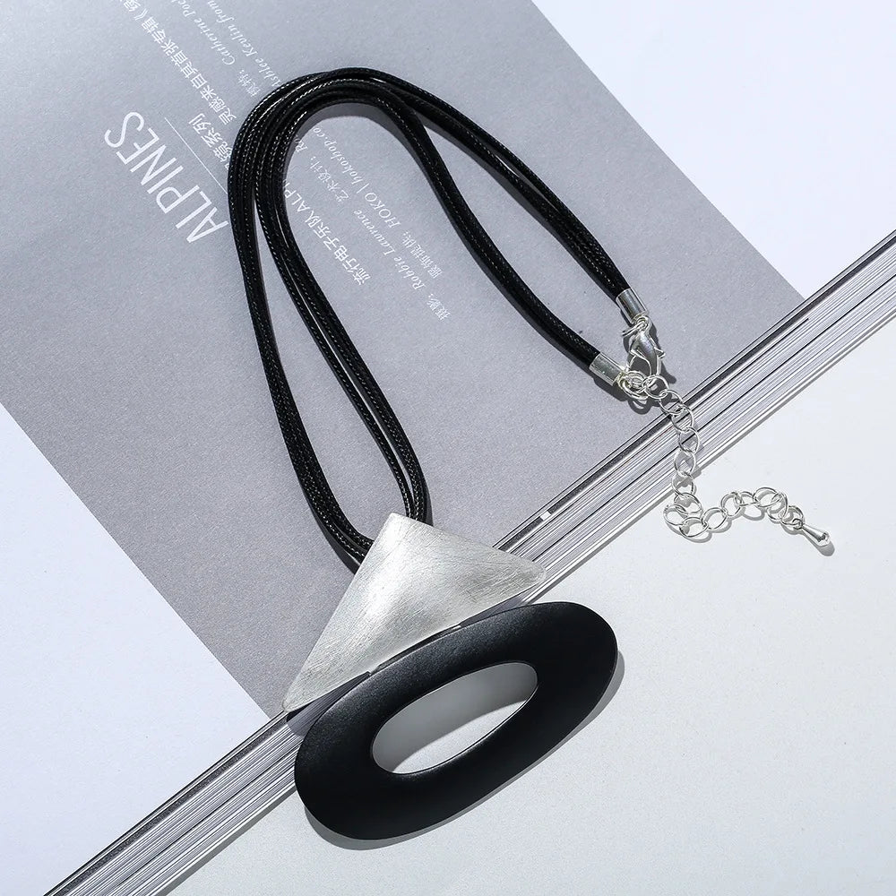 High Quality  Triangle Round Alloy  Pendant Choker for Women