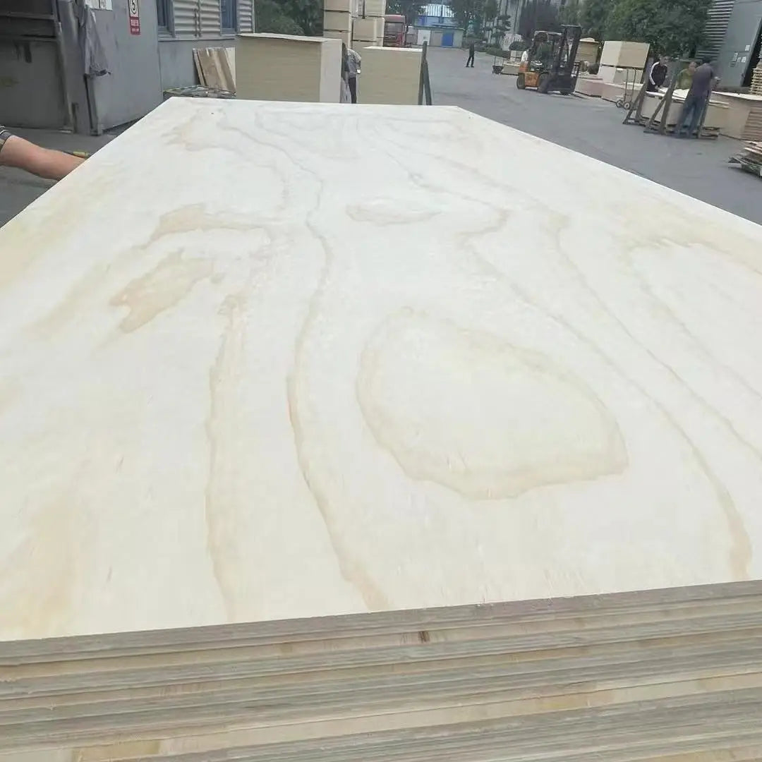 Hot Sales 4*8ft Radiata Pine Wood Veneer Plywood Furniture Boards Plywood for Construction
