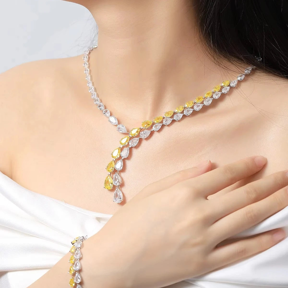 New Arrival 925 Sterling Luxury Pear-cut Double Zircon Charm Necklace Yellow White Zircon Water Drop Classic Wedding Jewelry MegaBDM
