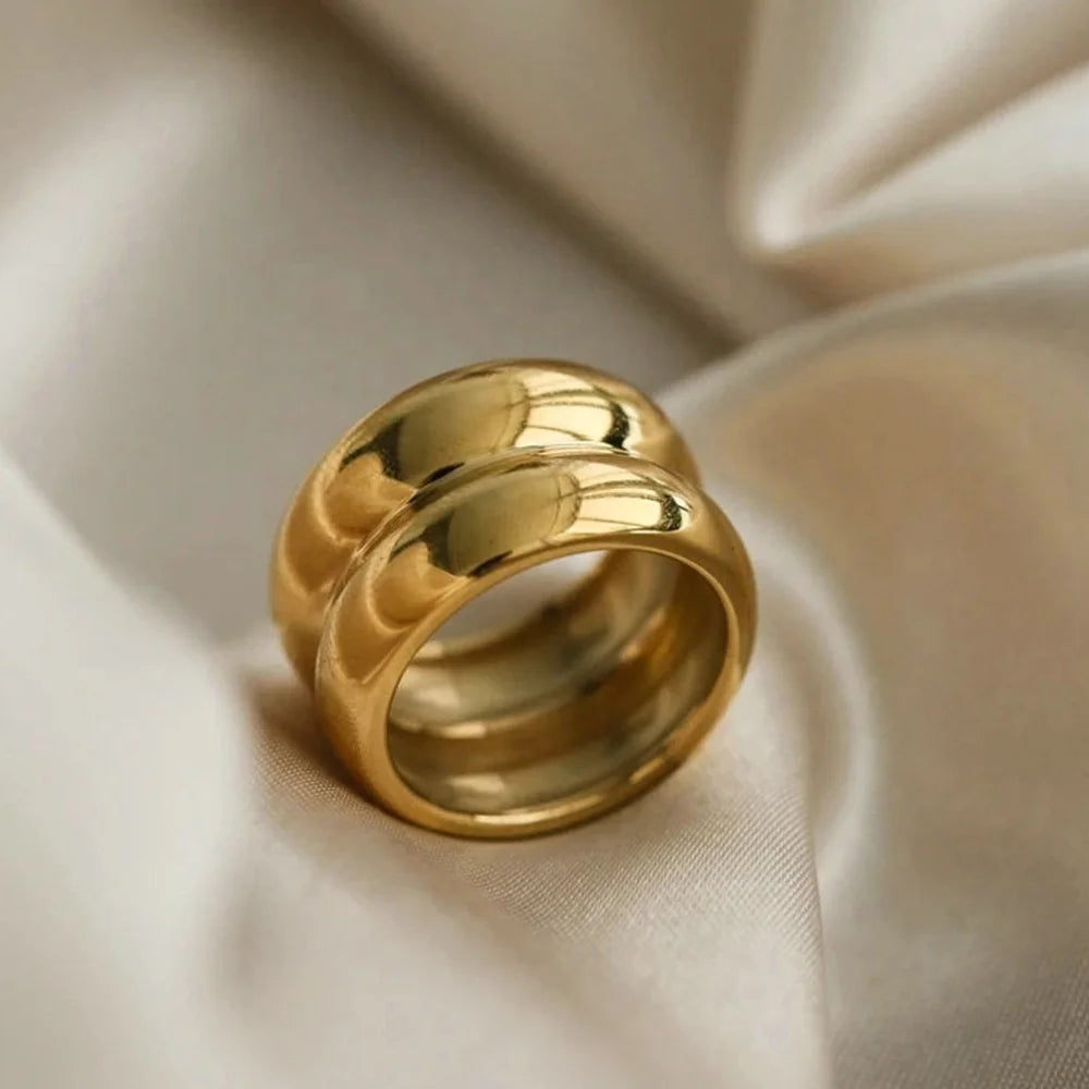 18K Gold IP Plateding Stainless Steel Smooth Wedding Band Chunky Ring Gorgeous Detailed Gold  Ring for Ladies
