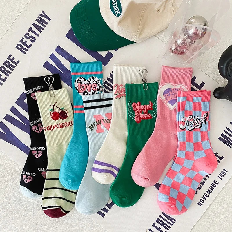 Wholesale Street Style Fashion Graphic Socks Ribbed Cotton Skateboard Crew Socks for Women