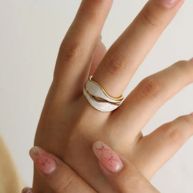 Vintage Elegant White 18K Gold Plated Stainless Steel Ring High End Geometric Enameled Irregular Pattern Women's Fine
