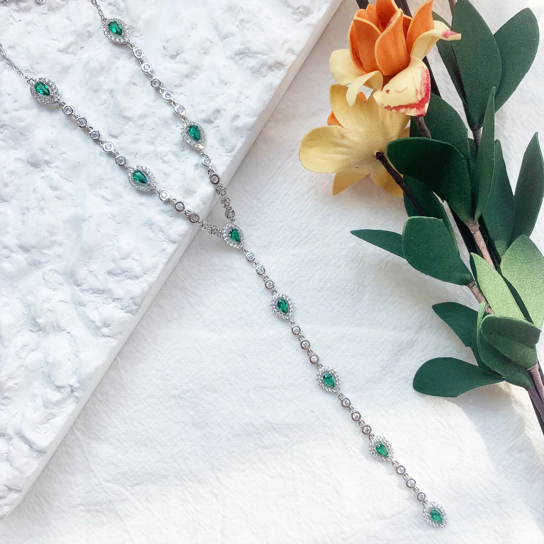 High Quality Luxury Brass Fashion Y Necklace White Gold Bezel Setting 5A CZ Link Chain Green Zircon Lariat Necklace for Women