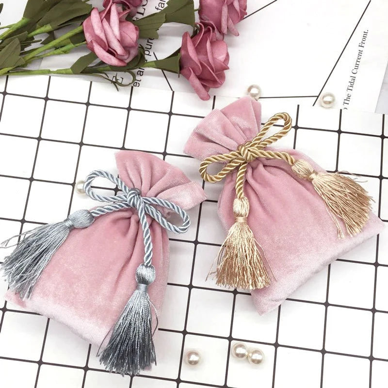 Custom Soft Velvet Drawstring Jewelry Pouch Wedding Gift and Ramadan Party Furry Bags for Kids Wedding and Holiday Gift Bags