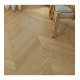 European-Style Oak AB Grade Multi-Layer Chevron Engineered Flooring UV Lacquered Surface 25-Year Residential Warranty Living