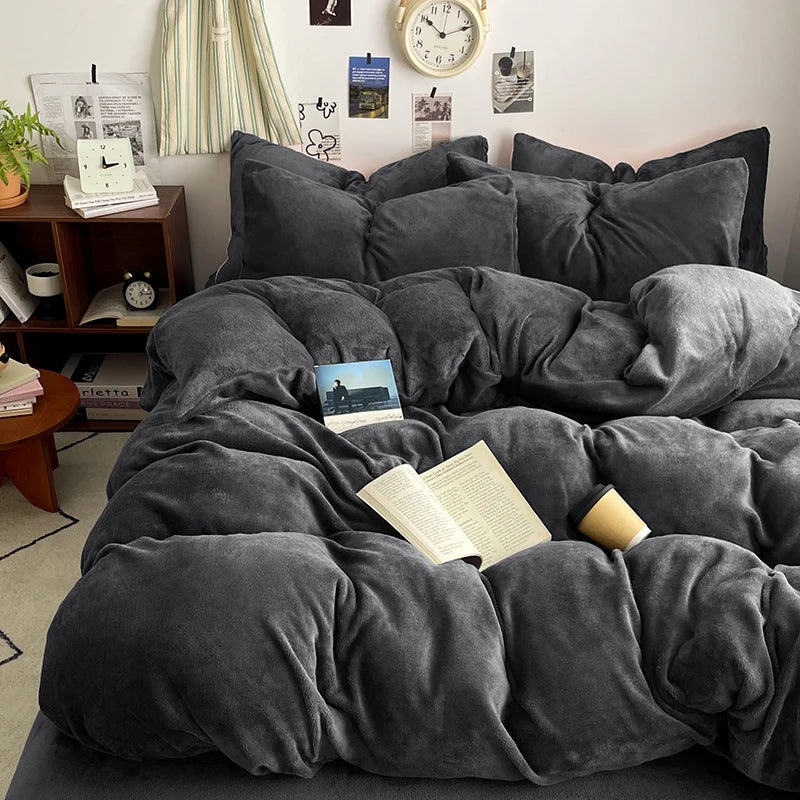 Wholesale Solid Four Piece Bedding Set Velvet Fluffy Bedding Set Winter Flannel Bedding Set