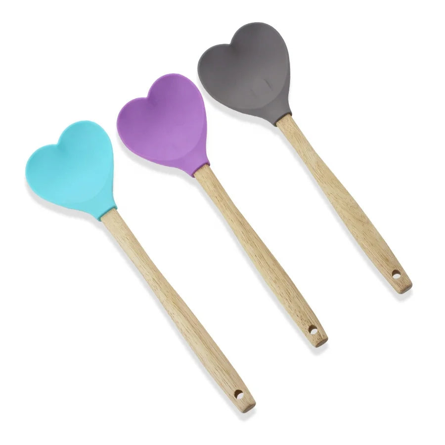 Manufactures Hot Selling Nonstick Heat Resistant Beech Wooden Handle Silicone Heart Spatula Spoon for Kitchen Cake Tools