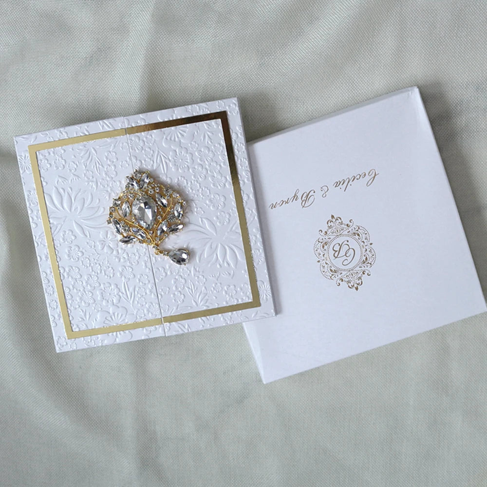 Latest Unique Embossing Flower Designs Wedding Invitation Card with Ribbon Brooch MegaBDM