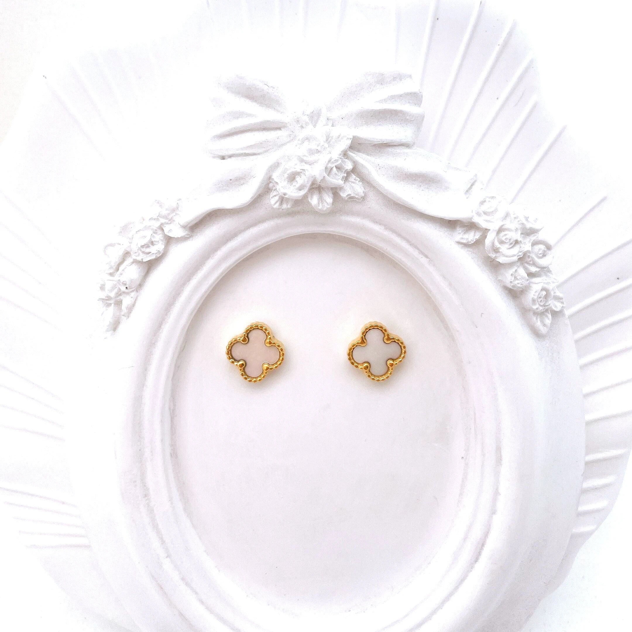 Wholesale Fashion 316l Stainless Steel 18k Gold Plated Stud Shell Pearl Earring Four Leaf Clover Women Shell Pearl Earrings