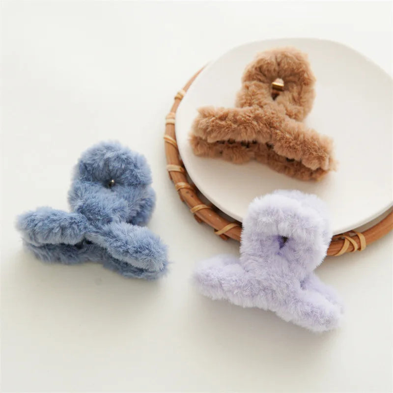 MIO 9cm Winter Autumn Fluffy Hair Claw Clips Latest Style Cute Plush Shark Claw Women Girls Solid Color Lady Hair Claws
