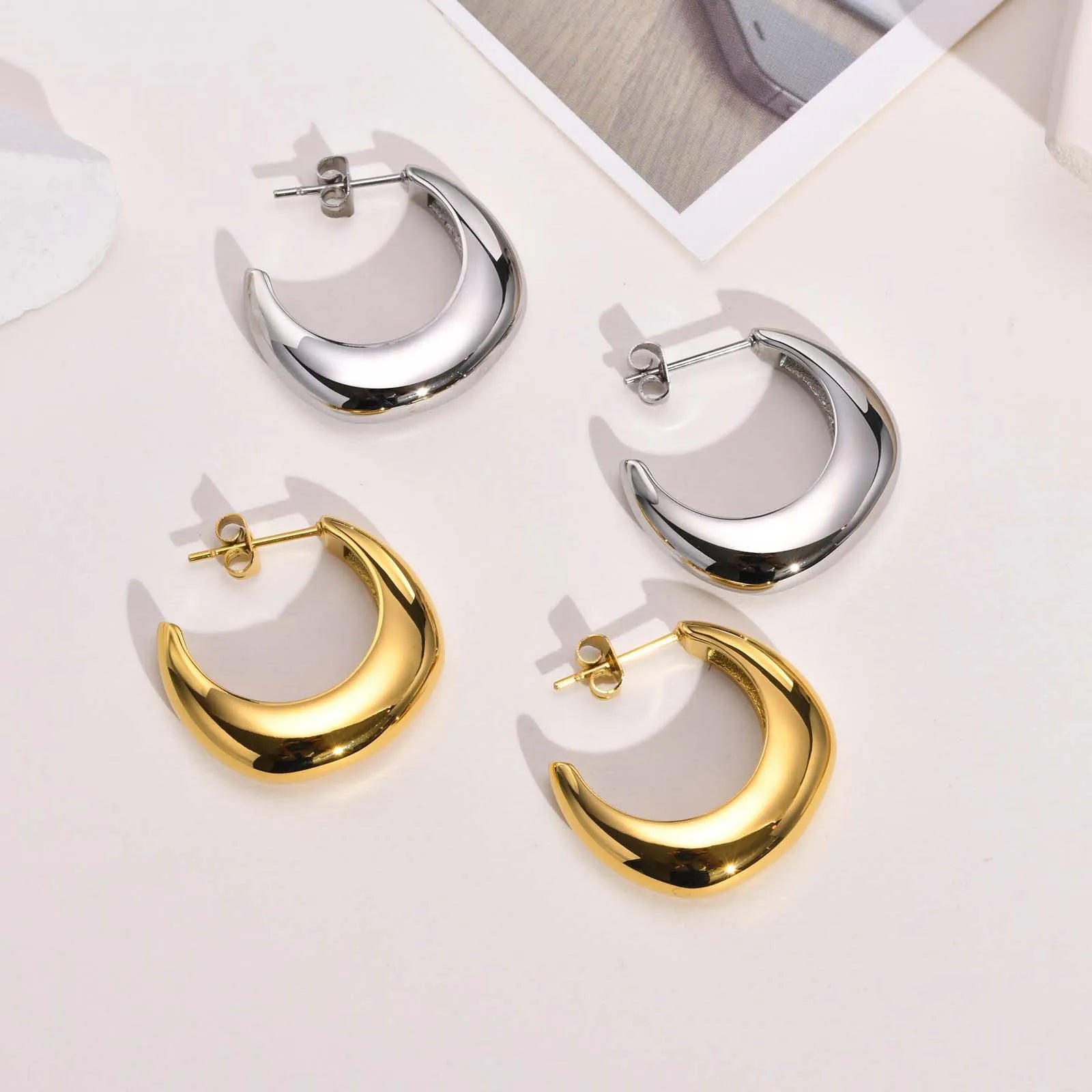 Simple Jewelry 18K Gold Plated Stainless Steel Smooth C Shaped Hoop Earrings for Women Party Wear ED-609