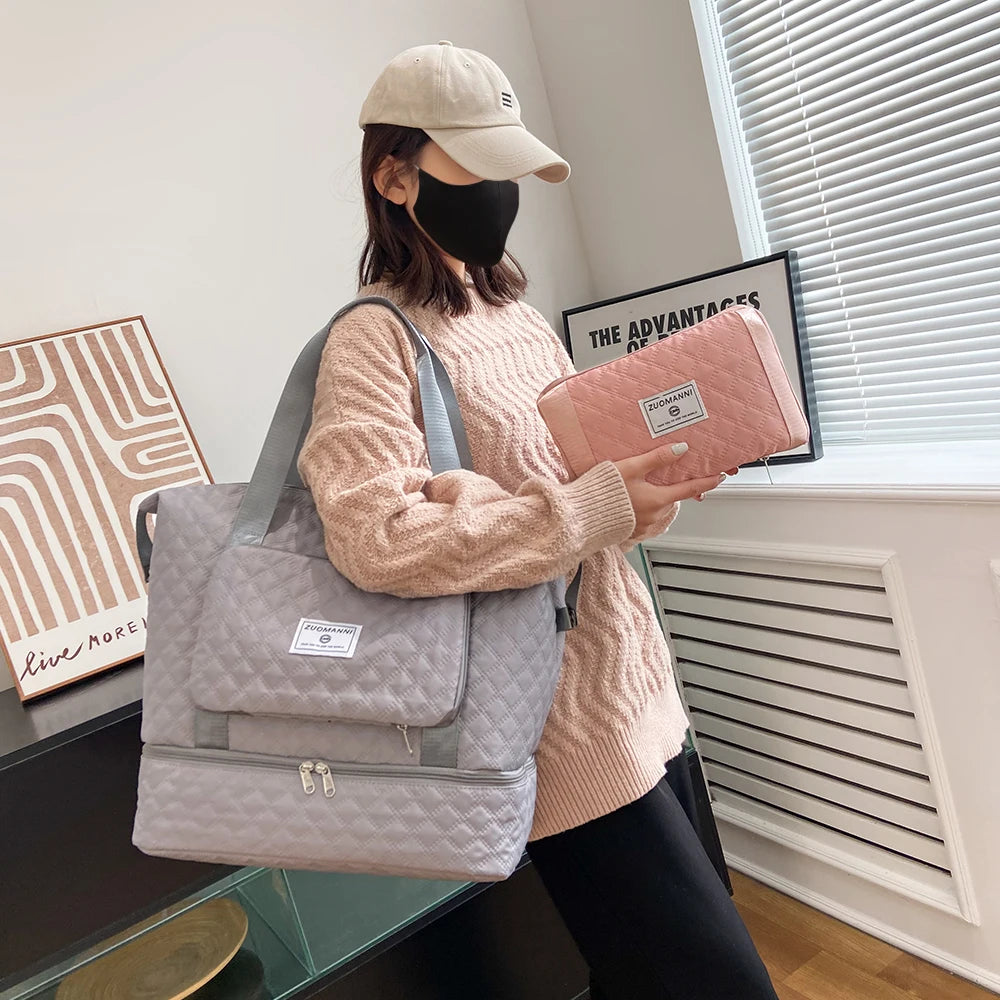 Custom Multi-Function Travel Bag with Quilted Rhombus Grid Dry Wet Separation Zipper Closure Foldable Duffle Bag Made from Nylon