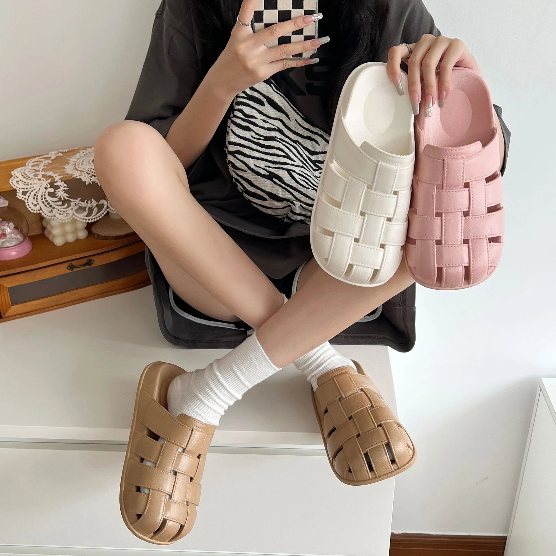 Latest OEM Closed Toe Ladies Beach Causal Shoes PVC Summer Indoor House Sandals Outdoor Summer Classic Color Women Slippers